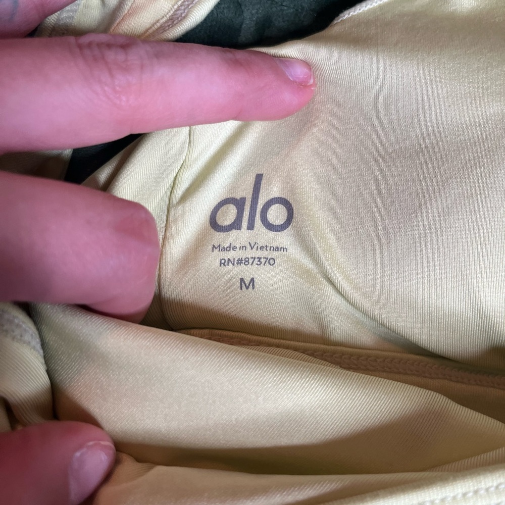 Medium highlight yellow Alo yoga bra very soft very cute and long form fitting.